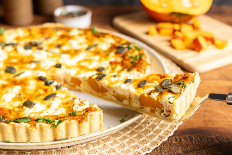 Stück vegetarische Kürbisquiche