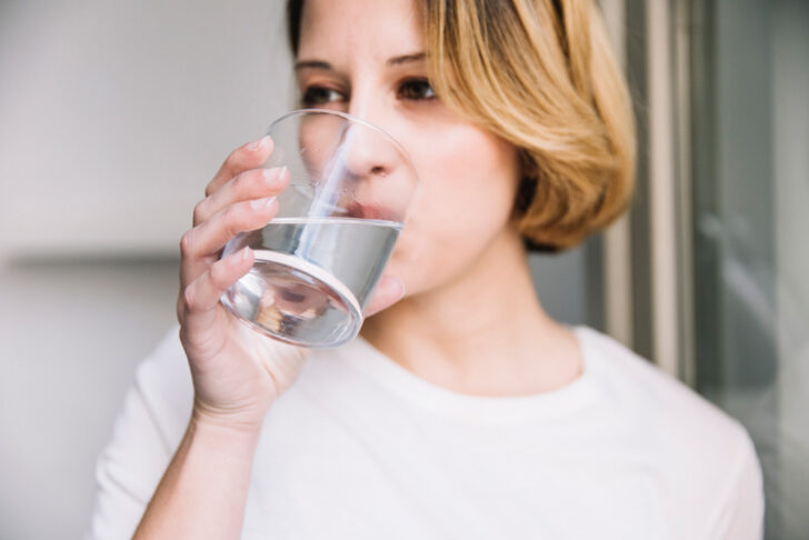 Mineralwasser trinken