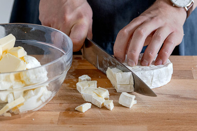 Camembert schneiden