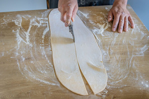 Ravioliteig in der Mitte teilen