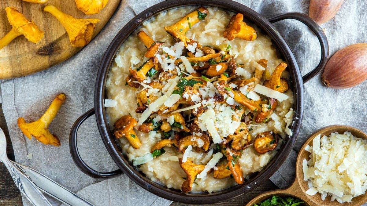 Cremiges Pfifferling-Risotto mit Parmesan | Rezept - eat.de