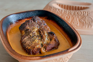 Schweinebraten aus dem Römertopf