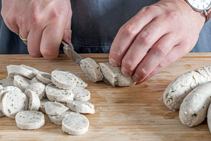 Weißwurst schneiden
