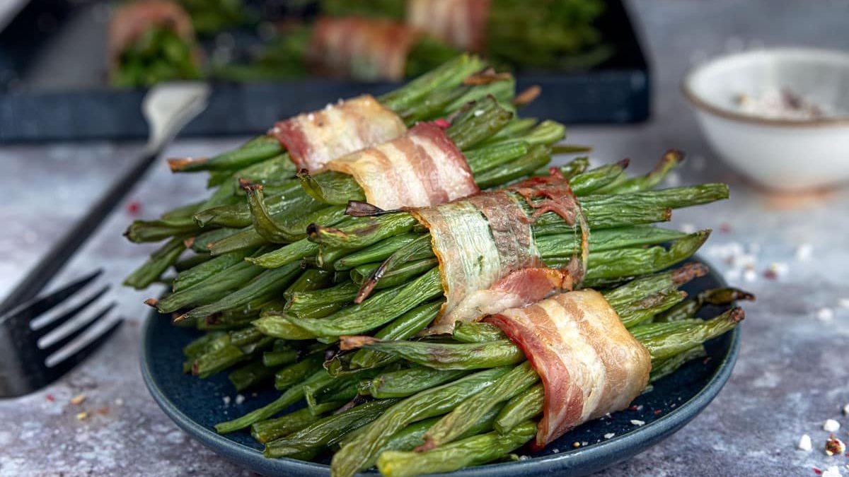 Grüne Bohnen im Speckmantel aus dem Ofen | Rezept - eat.de
