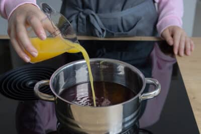 Glühwein mit Orangensaft