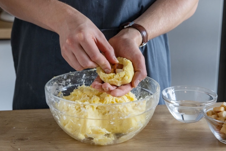 Kartoffelklöße halb und halb selber machen | Rezept - eat.de