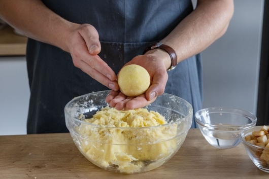 Kartoffelklöß formen