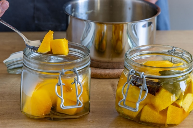 Kürbis süß-sauer einlegen | Rezept eingelegter Kürbis - eat.de