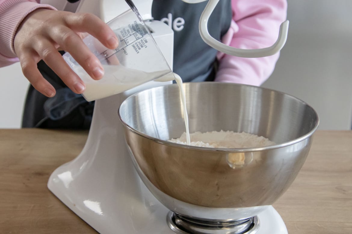 Hefeteig Grundrezept für Teig mit frischer Hefe