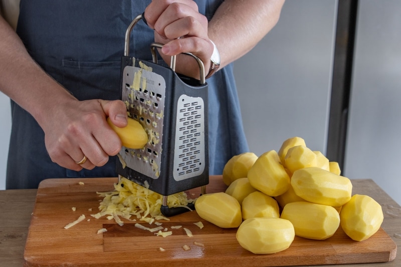 Rheinischer Döppekuchen mit Mettwurst | Rezept