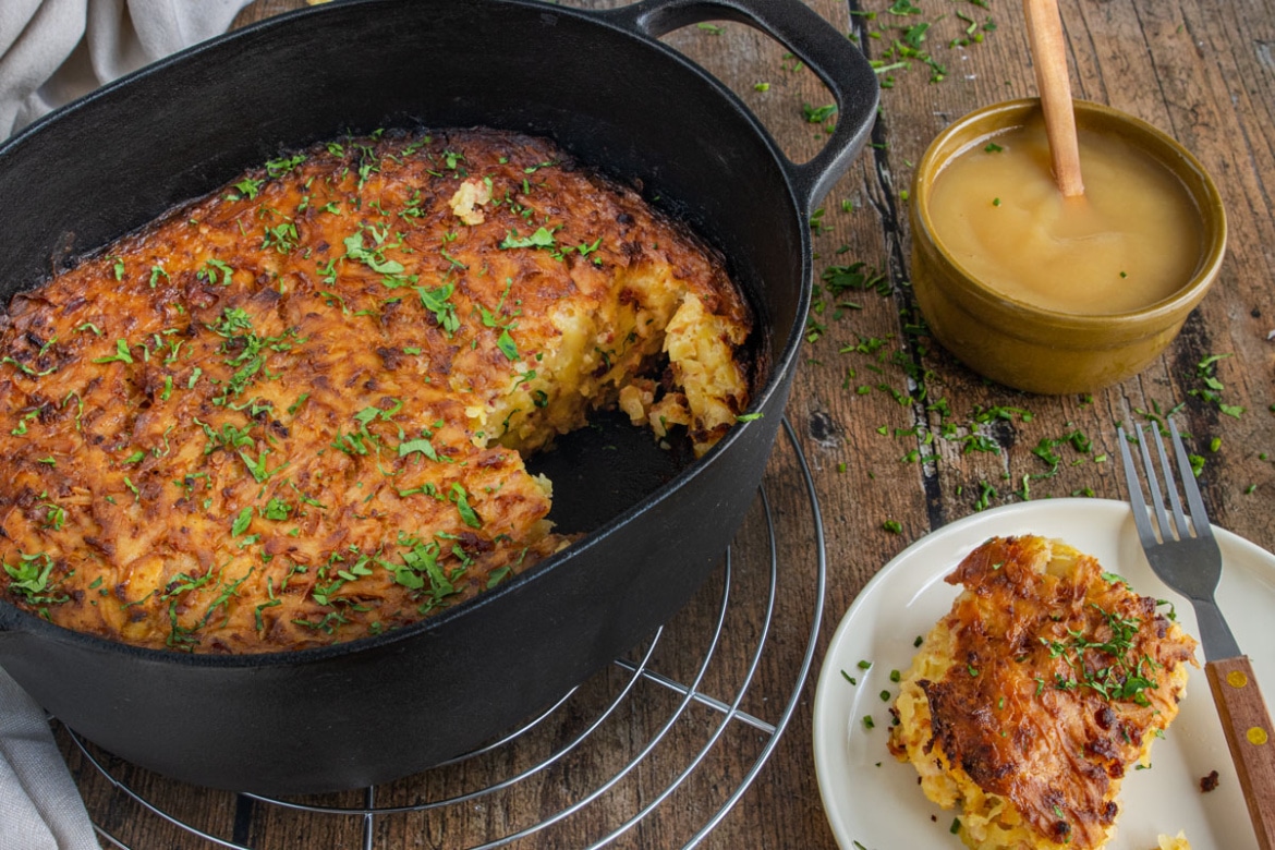 Rheinischer Döppekuchen mit Mettwurst | Rezept - eat.de