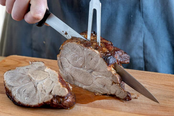Schweinenacken schneiden