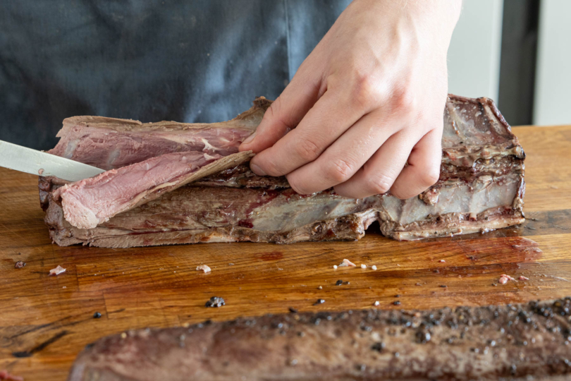 Fleisch vom Knochen lösen