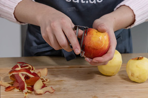 Äpfel schälen