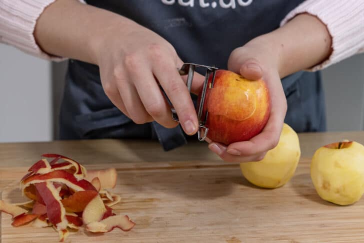 Äpfel schälen