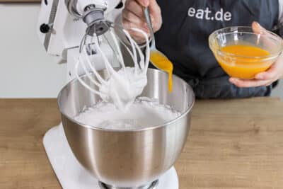 Eigelb hinzufügen