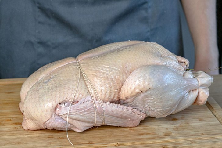 Ente zugeschnürt