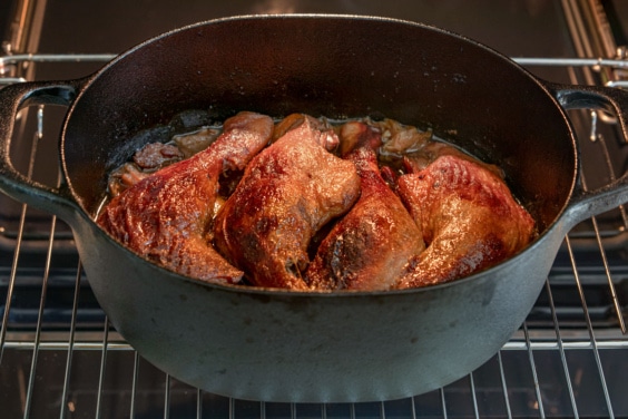 Saftige Entenkeule aus dem Backofen | Rezept - eat.de