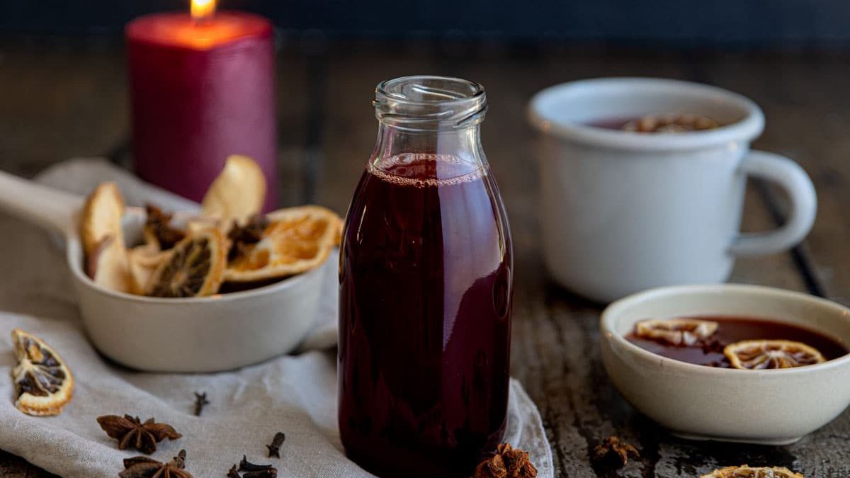 Fruchtiger Glühweinsirup: Der Alleskönner | Rezept - eat.de