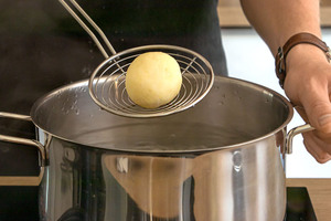 Grüne Klöße kochen