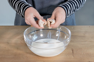 Hefe in Milch auflösen