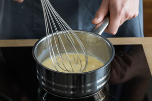 Butter in Milch auflösen