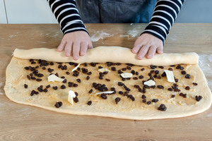 Rosinenschnecken rollen