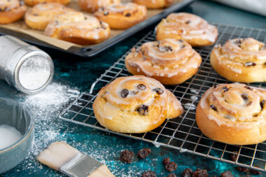 Rosinenschnecken mit Marzipan