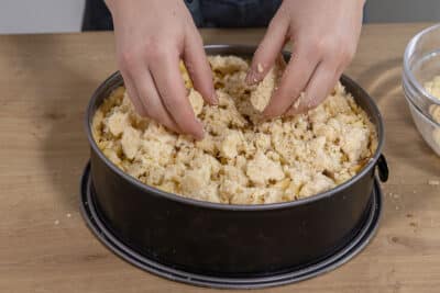 Streusel verteilen