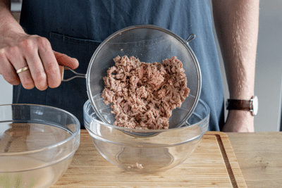 Thunfisch abtropfen