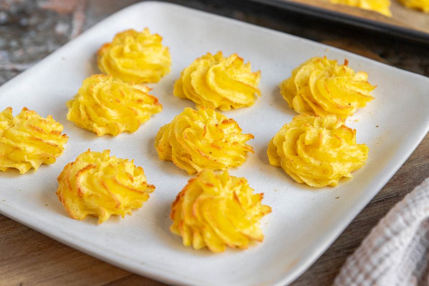 klassische Herzoginkartoffeln gebacken