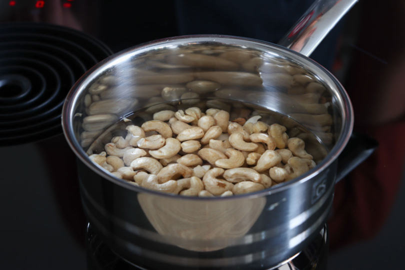 Cashewkerne in Wasser kochen
