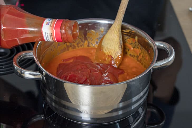 Ketchup zur DDR Tomatensoße geben