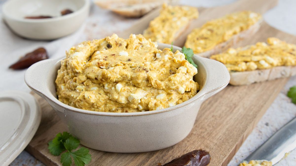 Dattel-Curry-Dip mit Frischkäse