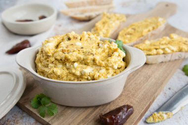 Dattel-Curry-Dip