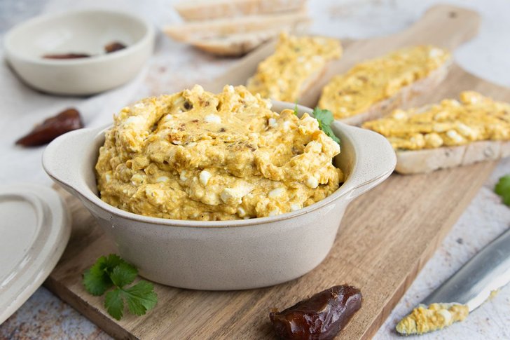 Dattel-Curry-Dip