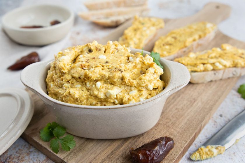 Dattel-Curry-Dip