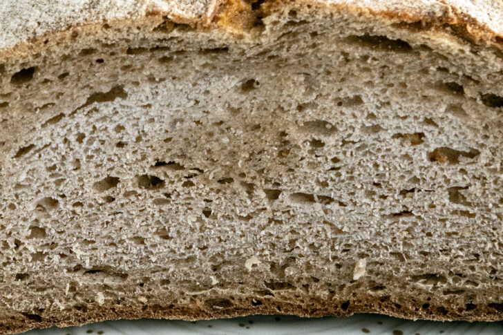 Weiße Flecken im auf Brot: Gefrierbrand