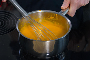 Kurkuma in Wasser kochen