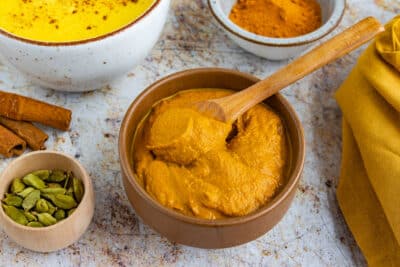 Goldene Milch Paste