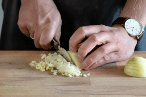 Zwiebel schneiden