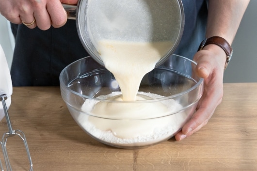 Quark-Margarine-Milchmischung dazugeben