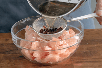 Zuckersirup zur Pomelo geben