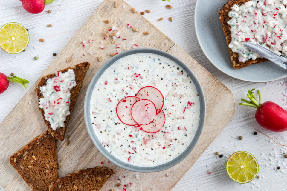 Cremiger Radieschendip mit Frischkäse | Rezept Cremiger Radieschendip mit Frischkäse | Rezept