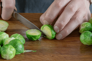 Rosenkohl halbieren