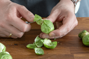 Rosenkohl putzen