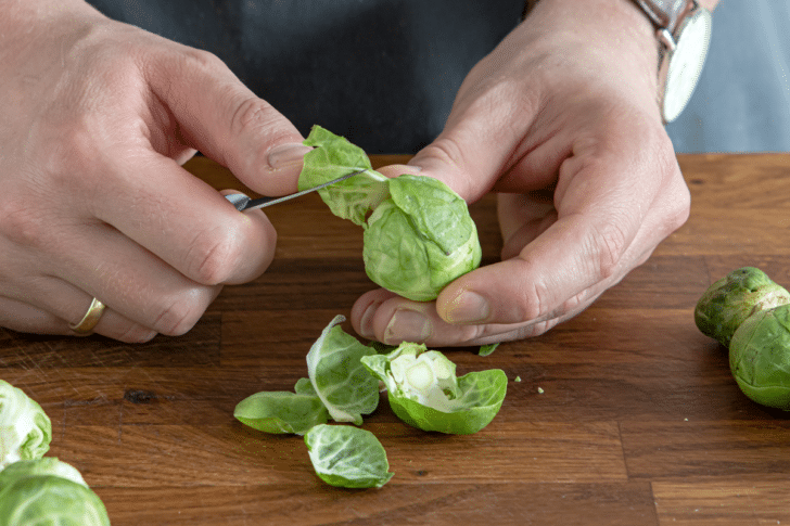 Rosenkohl putzen