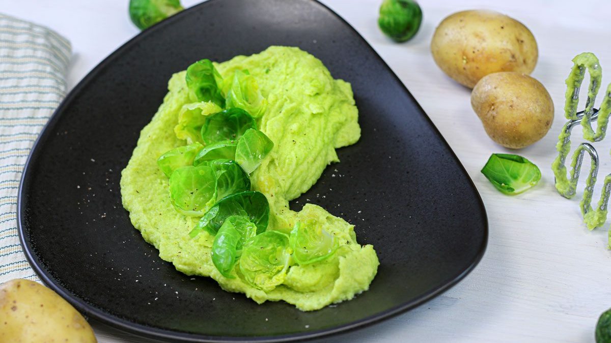 Rosenkohlpüree mit Kartoffeln und Butter | Rezept - eat.de