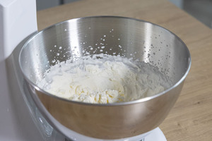 Sahne aufschlagen