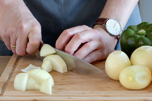 Zwiebel schneiden